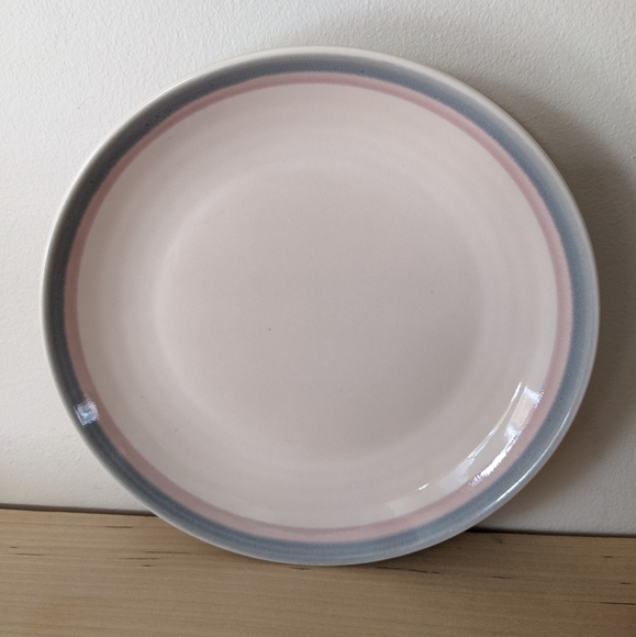 Aura Pink Pfaltzgraff soup bowls and one salad plate - Picture 5 of 12